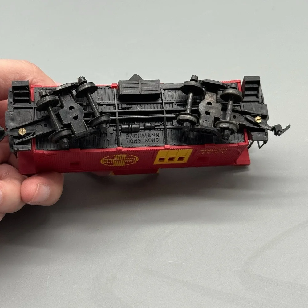 HO Scale Bachmann ATSF #999628 Caboose Model Train Car